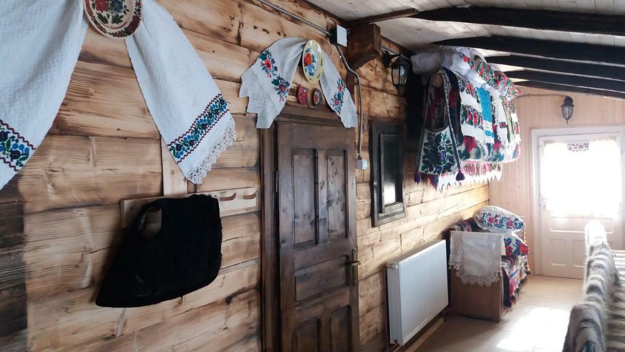 Complex Traditional Casuta Bunicilor-Breb Eksteriør billede